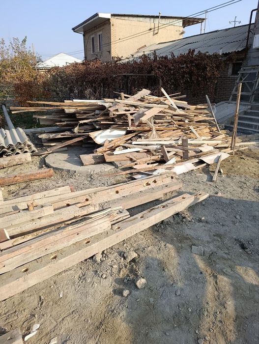 Taxta va bolorlar sotiladi