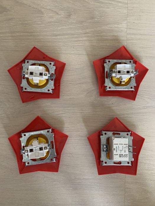 Vand set cu 3 prize si 1 intrerupator .