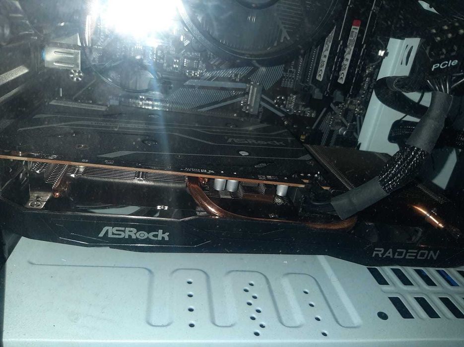 Placa video Rx 6600 8gb VRAM cu Garantie 2 ani