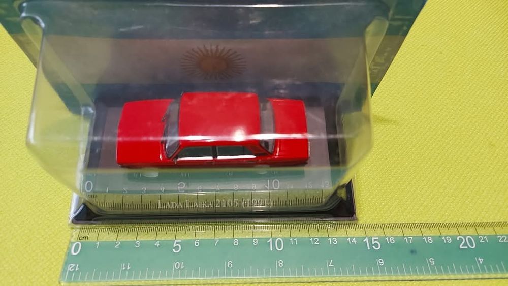 Lada 2105. Цена: 50лв. (1/775). Мащаб 1:43, метал и пластмаса