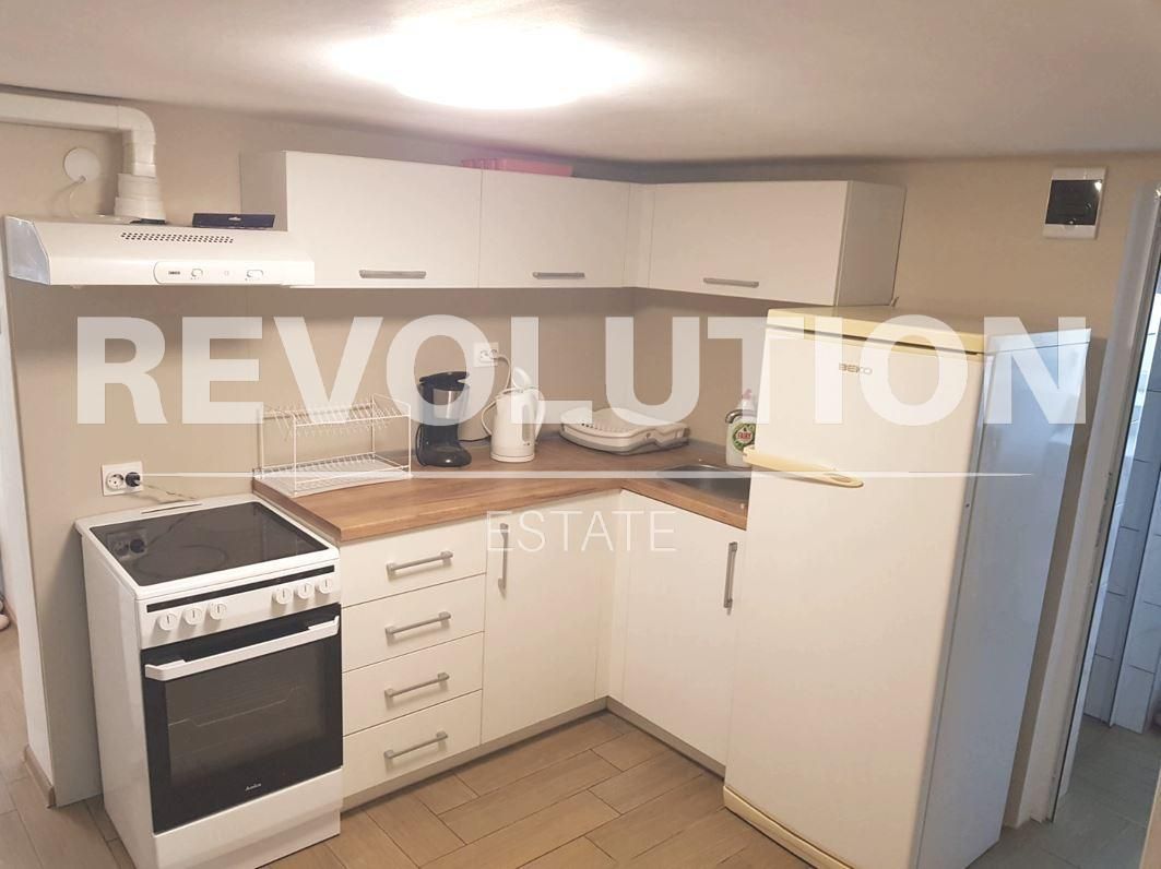 Дава се под наем Къща в Варна, Колхозен пазар - 65 кв.м за 475 € - Снимка #1