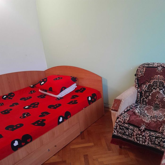 Inchiriez apartament strada Grivita