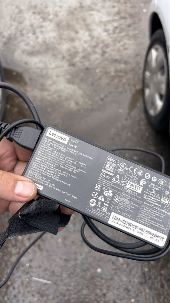 Vand , incarcator lenovo 135 w