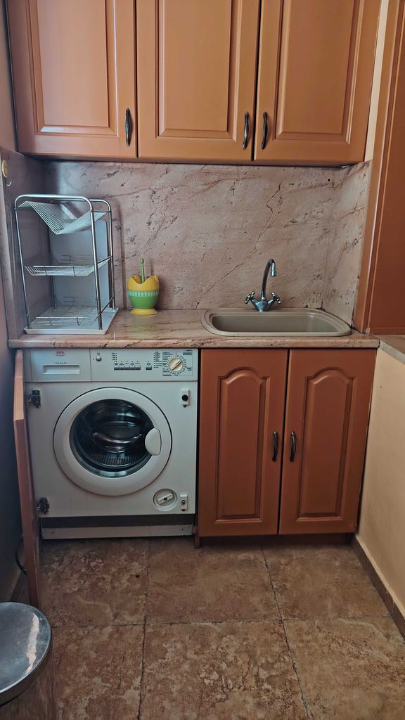 Дава се под наем Тристаен апартамент в Пазарджик, Център - 100 кв.м за 357 € - Снимка #7