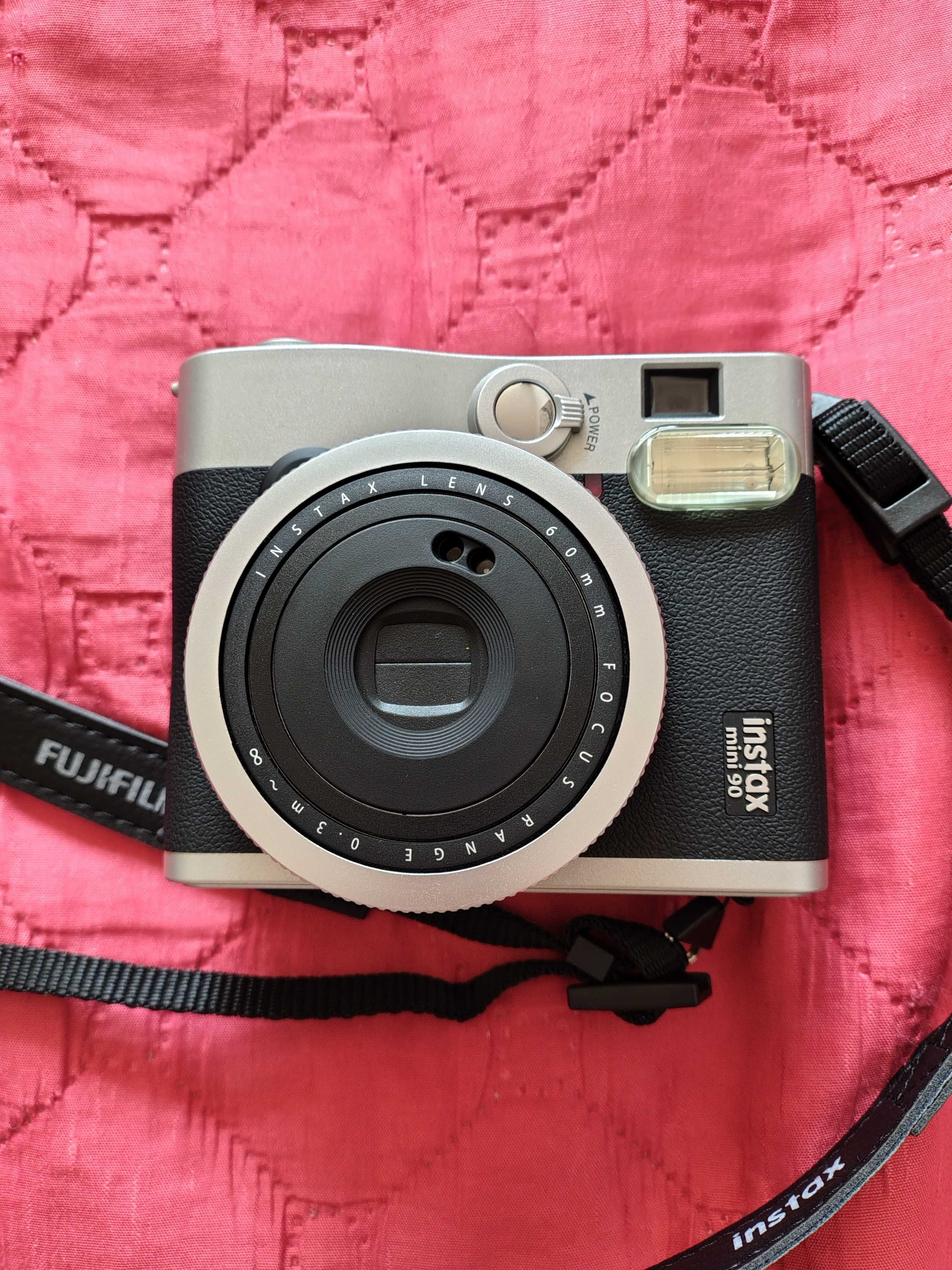 Фотоапарат за моментни снимки МоделFujifilm Instax Mini 90