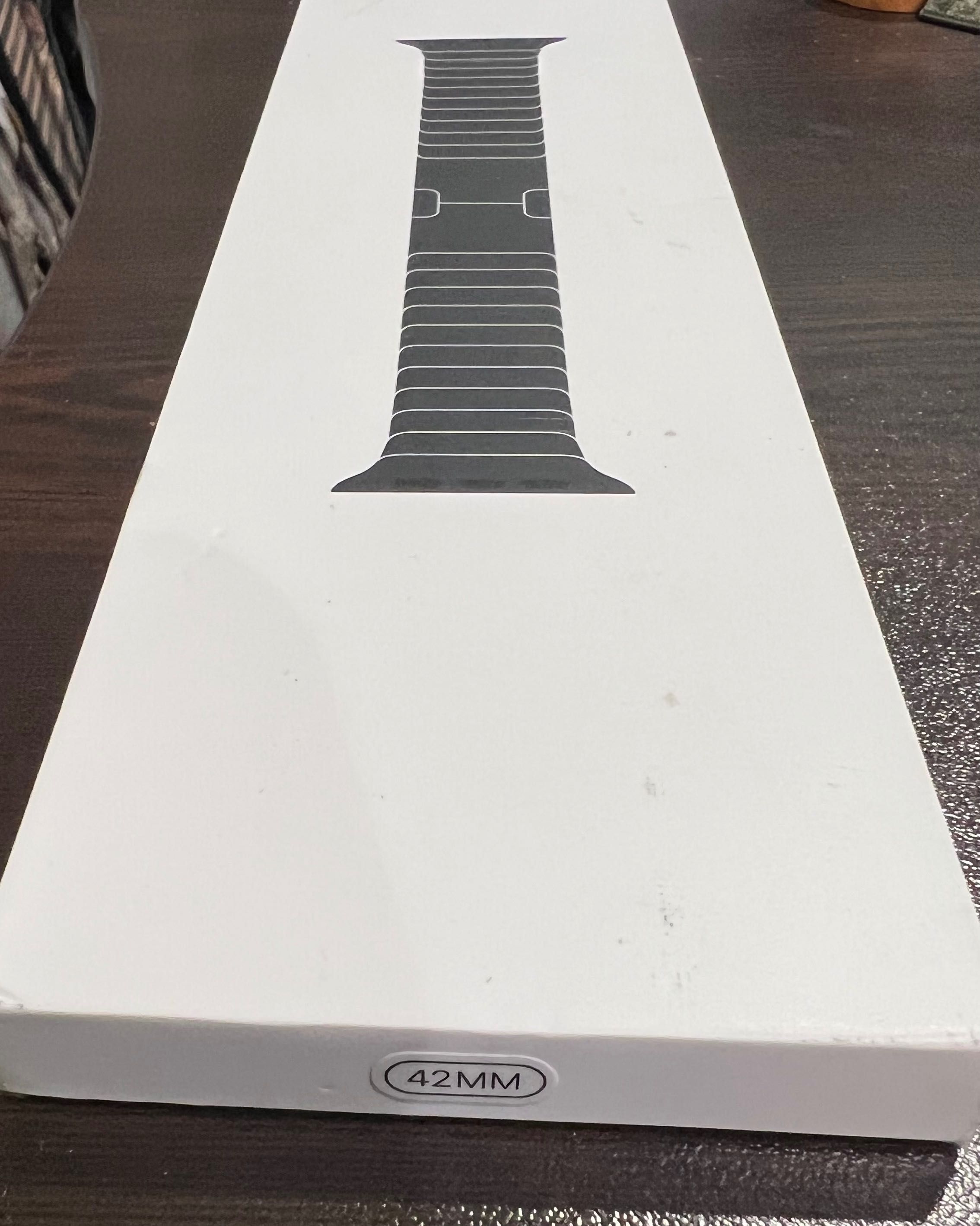 Продавам каишка - Apple space black stainless steel link bracelet