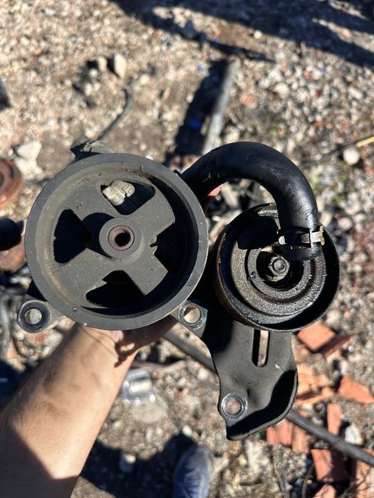 Хидравлична помпа Toyota Avensis T22 2.0 D4D