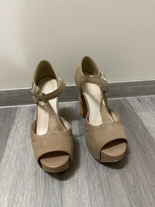 Дамски сандали на платформа