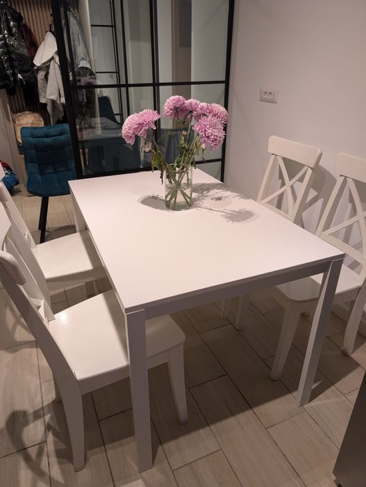 Vând masa și scaune ikea