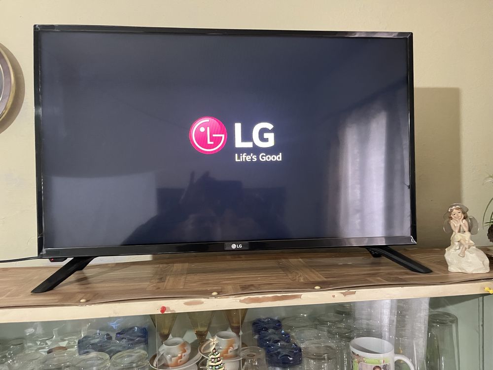 Телевизор LG  32LV300C