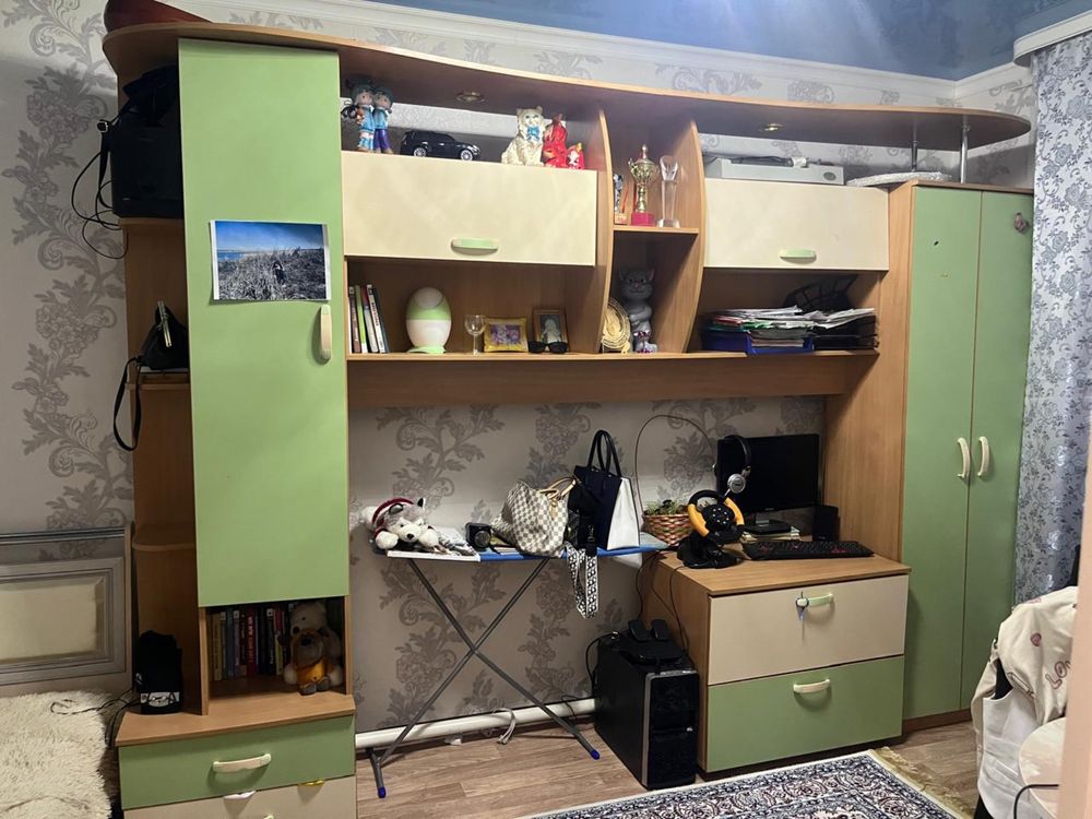 Продам книжную полку