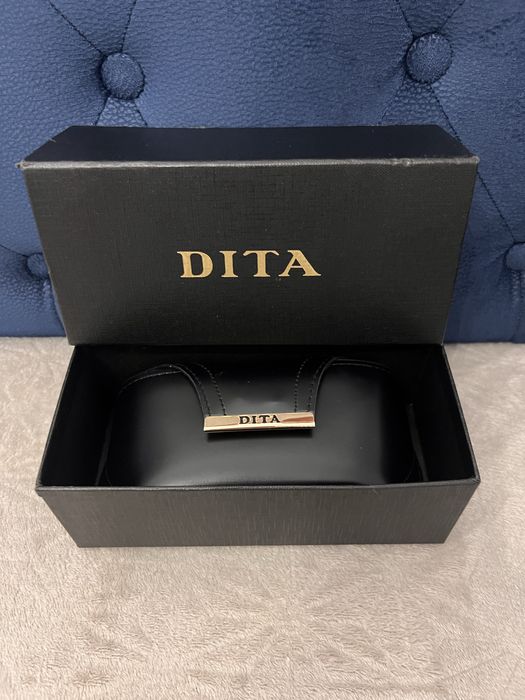 Ochelari de soare dita