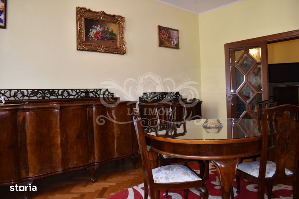 Vand casa deosebita renovata,cu 9 camere in centrul istoric Brasov