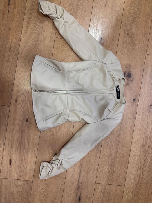 Кожаная куртка Zara б/у в идеальном состоянии. Размер XS