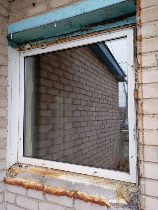 Продам пластиковые окна в комплекте.