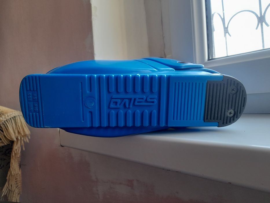 Продам детский лыжные ботинки