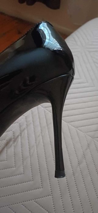 Лачени черни обувки Gino Rossi, 39 номер