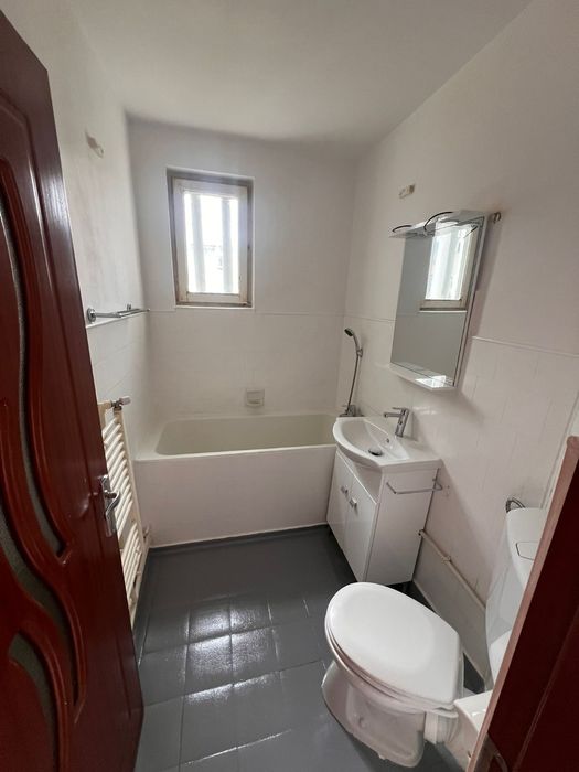 Vand apartament 2 camere
