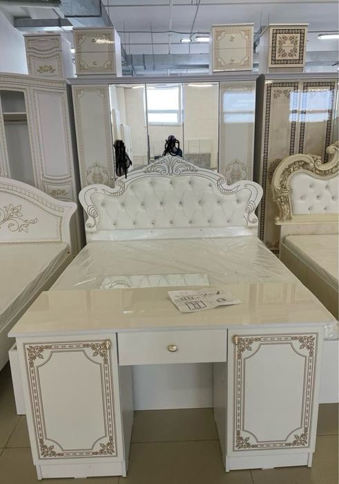 Срочно спальный  гарнитур продам . Безторг