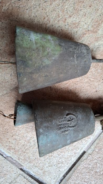 Clopote vechi din bronz .clopot pentru oi sau animale.