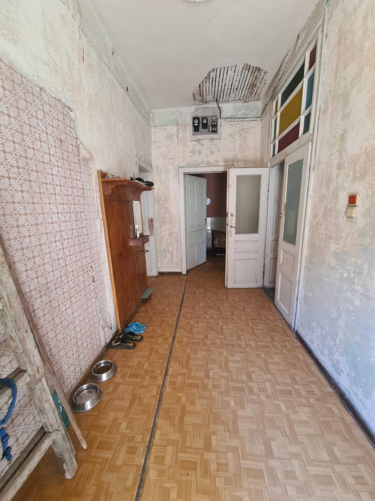 Етаж от Къща с  Таван и Двор – кв. Училищни, гр. Хасково