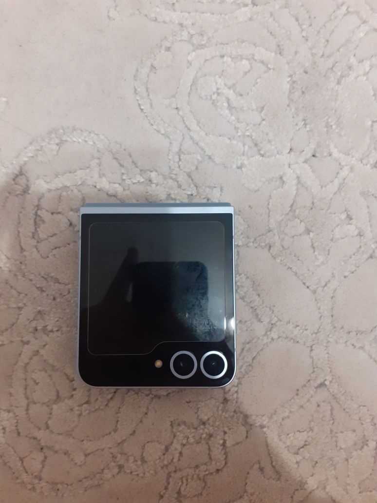 Samsung Z flip 6 за ремонт