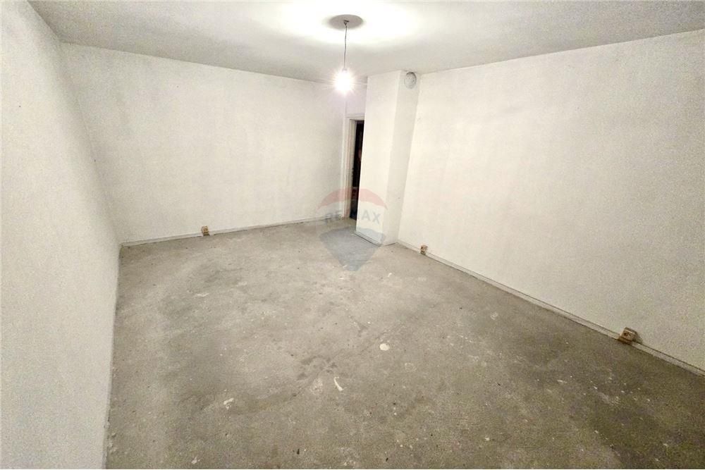 Продава се Многостаен апартамент в Русе, Дружба 1 - 101 кв.м за 985 €/кв.м - Снимка #4