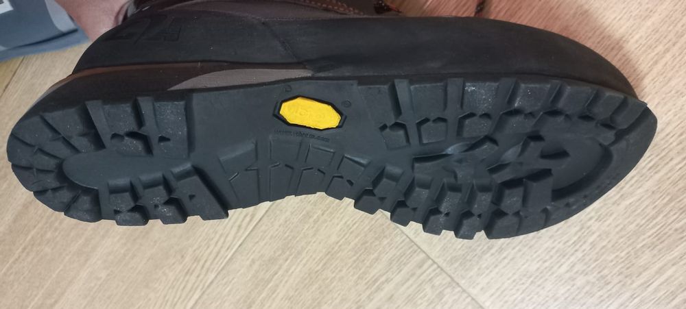 Gheată de munte Garmont Tower LX GTX
Acestea sunt caracterizate de ur