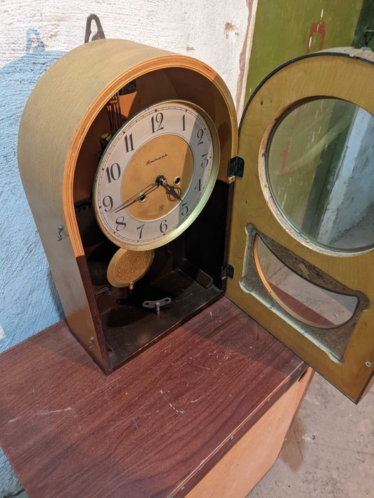 Настенные часы с боем.