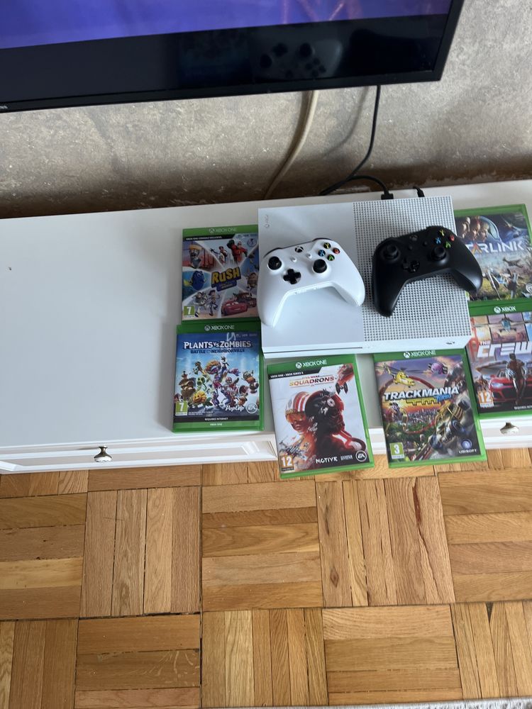 Vand Xbox 1 +7 jocuri