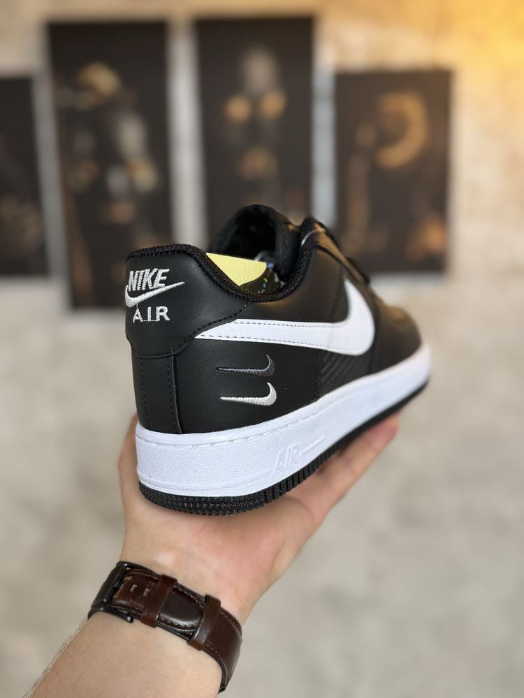 Adidasi Barbati Nike Air Force 1 Black & White!