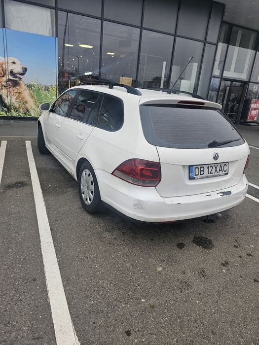 Persoana juridica vinde  VW GOLF 5