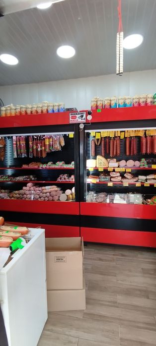 Xaladelnik vitrinniy