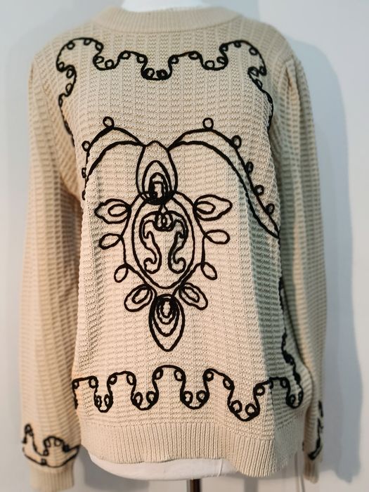 Pulover alb-bej cu fir negru M