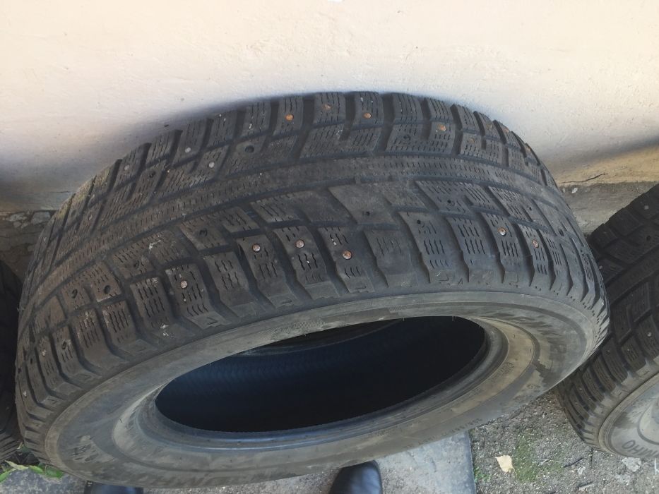 Продам автошины зимние хорошее состояние. KUMHO цена 40 тысяч за 4шт