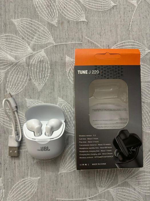 JBL Tune 220 Albe Noi