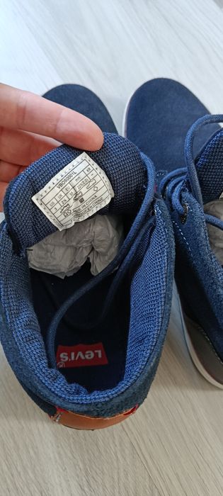 Vând pantofi Levi's măsură 35