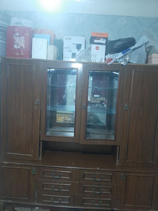 Eski stenka sotiladi