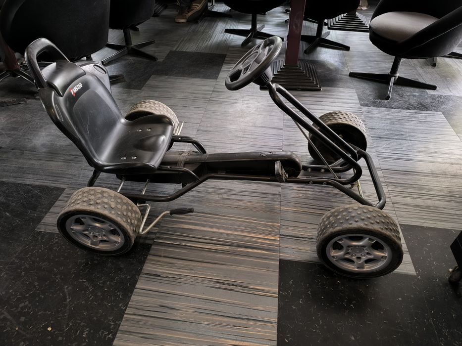 Детска количка с педали и верига