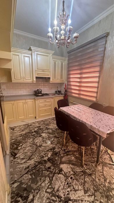 Ibn sino taxta bozor orqasida uy sotiladi