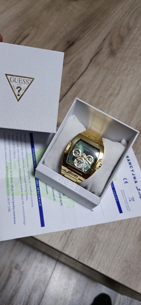 Златен Часовник Guess