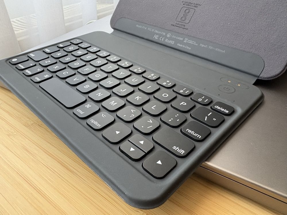 Husa cu tastatura pentru iPad Mini