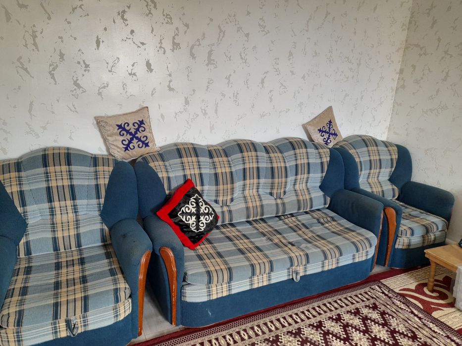 Диван вместе с креслами