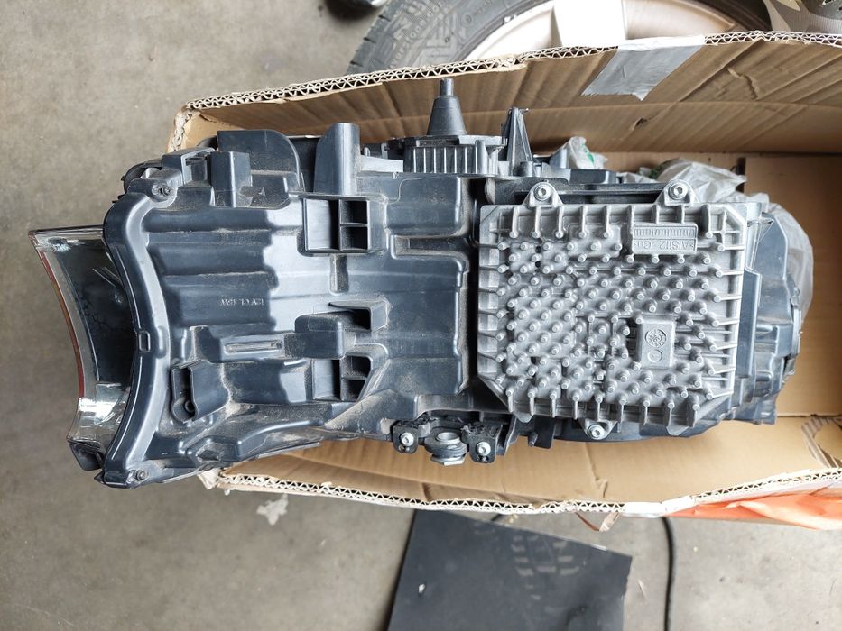 Фар за BMW G 11 на части