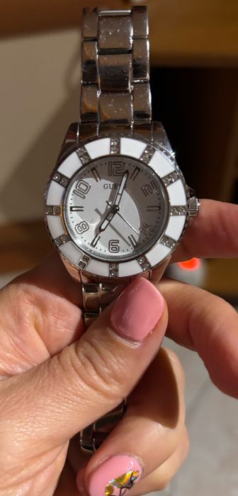 Ръчен дамски часовник GUESS