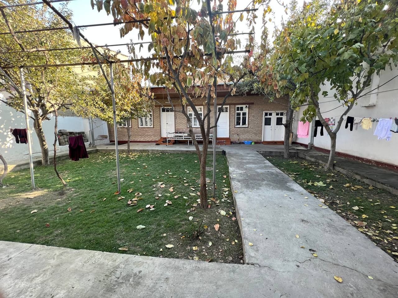 Продаю дом в центре. За сельхоз институтом.