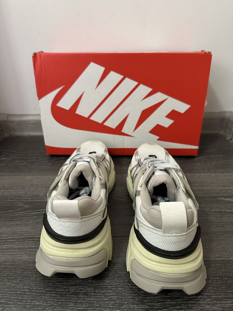 100% Оригинални дамски маратонки Nike V2K