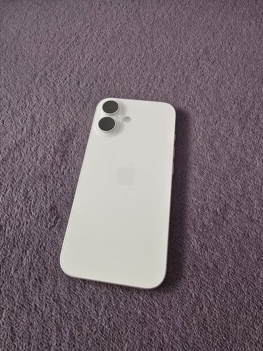 Vand/schimb iphone 16/128 impecabil