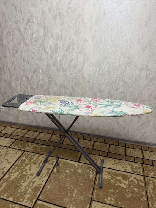 Продам подставку для телевизора и гладильную доску