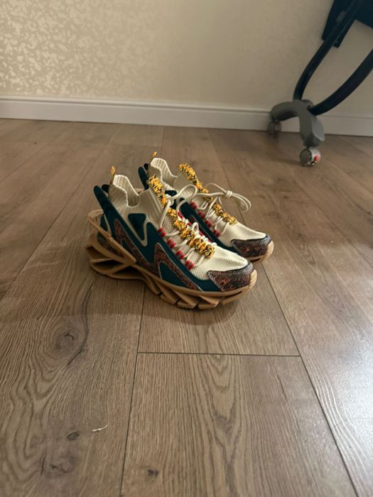 Продам кроссовки